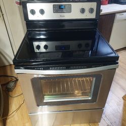 Black And Stainless, Whirlpool Glass Top Stove With Dual Function Self Cleaning Oven Works Perfect 