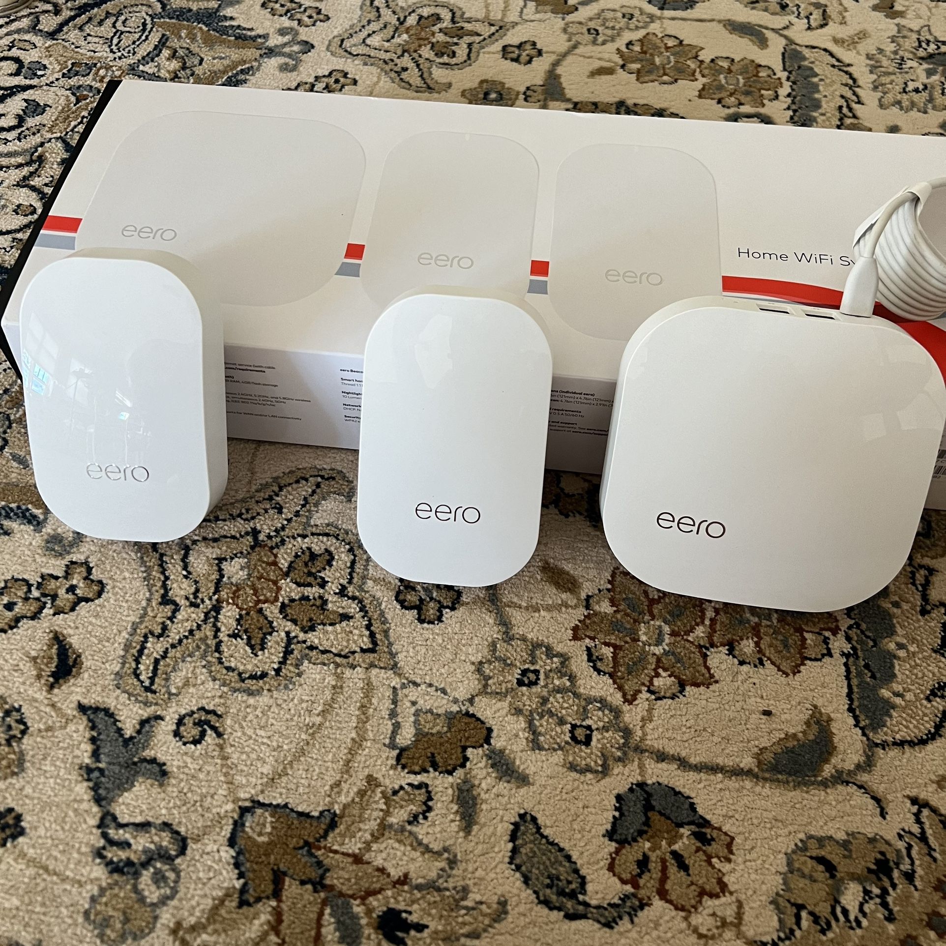 eero Pro mesh WiFi system with 2 Beacons [works]