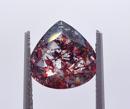 Bloodshot Lepidocrocite !.SUPER SEVEN..! With
Amazing 7 Crystals Healing Stone Melody Ston
10X10 MM