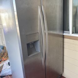 Whirlpool Refrigerator $80