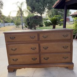 Come get it!! Priced to go!! Solid Wood!!  Vintage Maple 6-Drawer Dresser (Read Description)