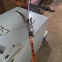 Fiskars Pole Saw / Tree Pruner – Works Great – Priced to Move