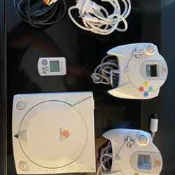 Dreamcast Console With Accessories 