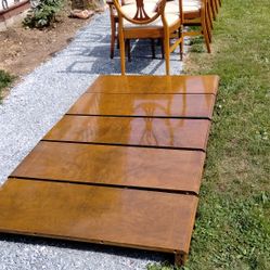 12 Chairs/5 Leafs/Free Table