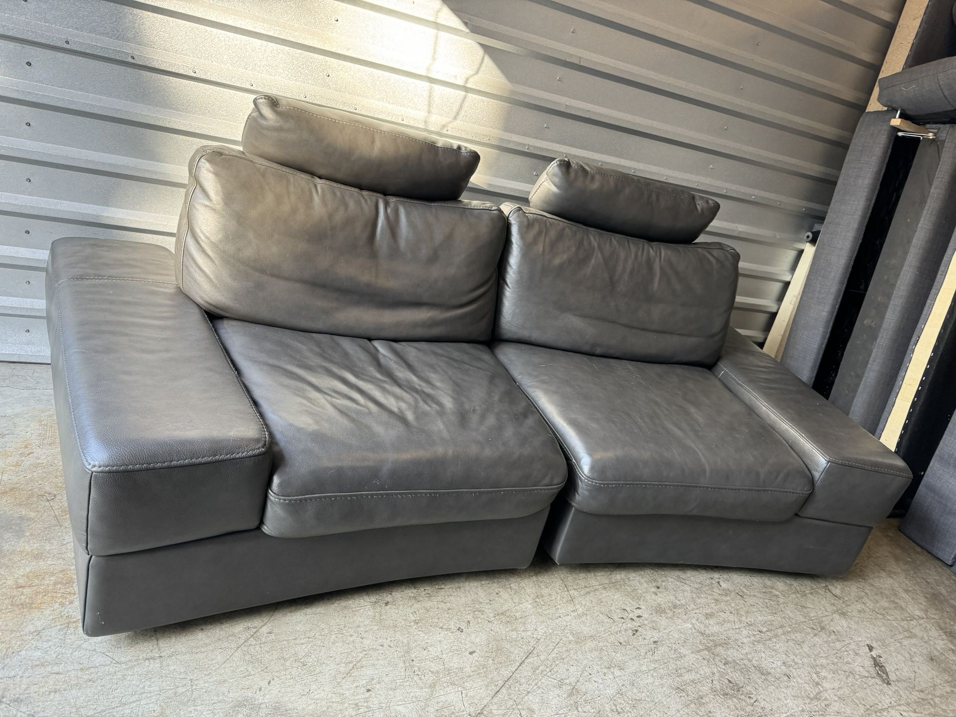 Leather Sofa Couch (Free Delivery)🚚 