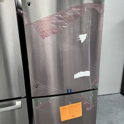 GE Bottom Freezer Refrigerator With Ice Maker