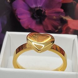 10K GP VINTAGE HEART RING Sz 9
,10K Gold OVERLAY  VINTAGE HEART RING SIZE 9, LOVELY HEART STYLE RING, ITS IS IN GRAET CONDITION. 
