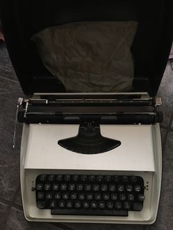 Olympiette  Standard Typewriter 