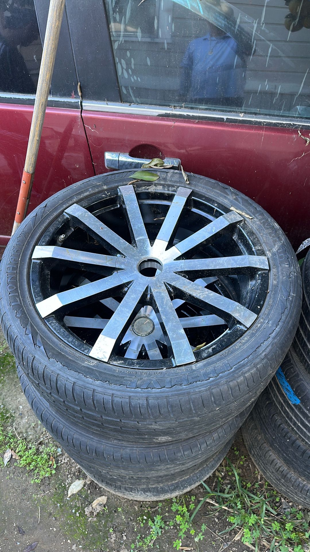 22 inch rim with tire