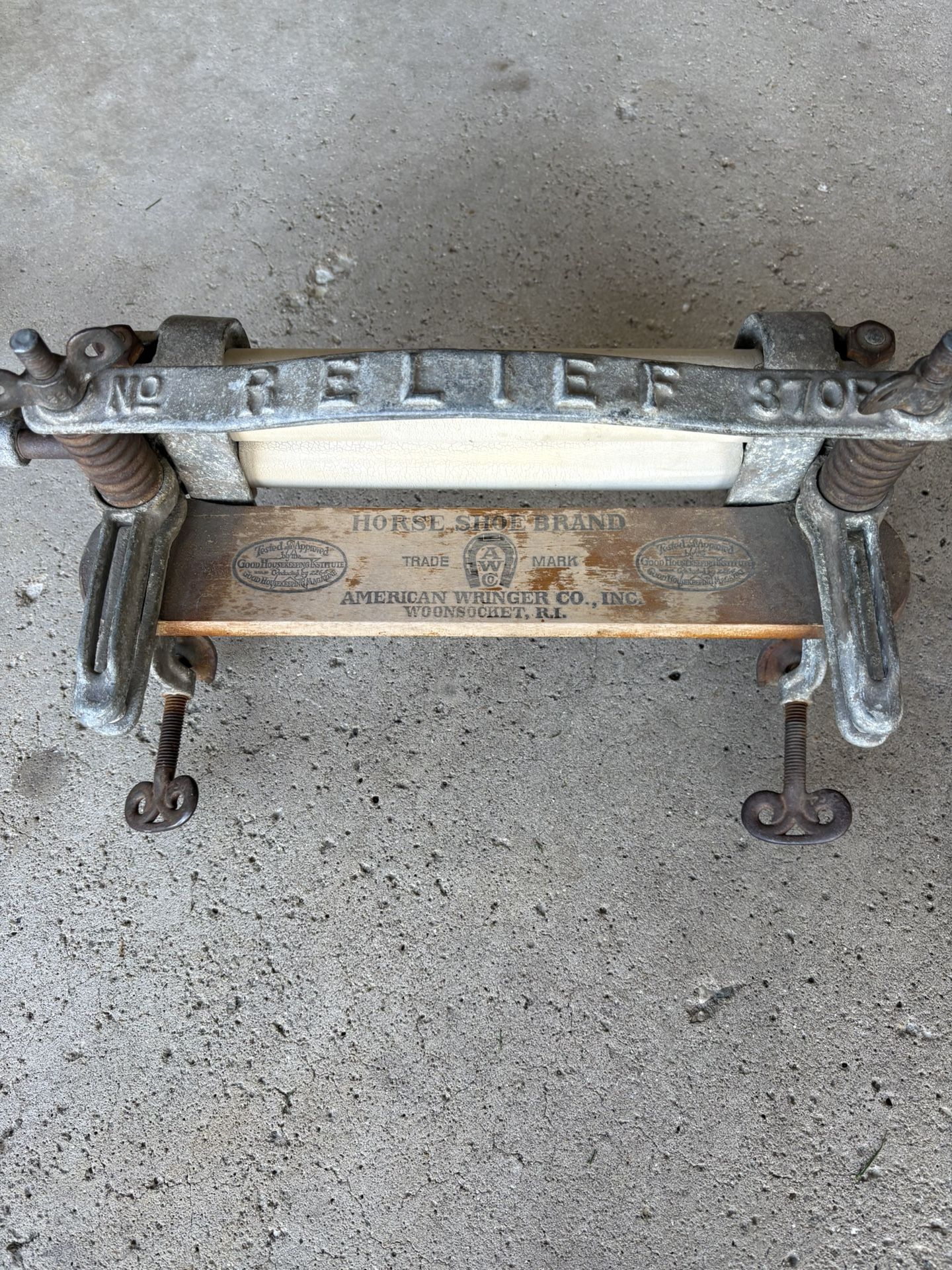 Vintage Horse shoe brand Wringer