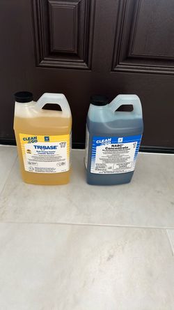 Multipurpose cleaner and disinfectant bathroom cleaner