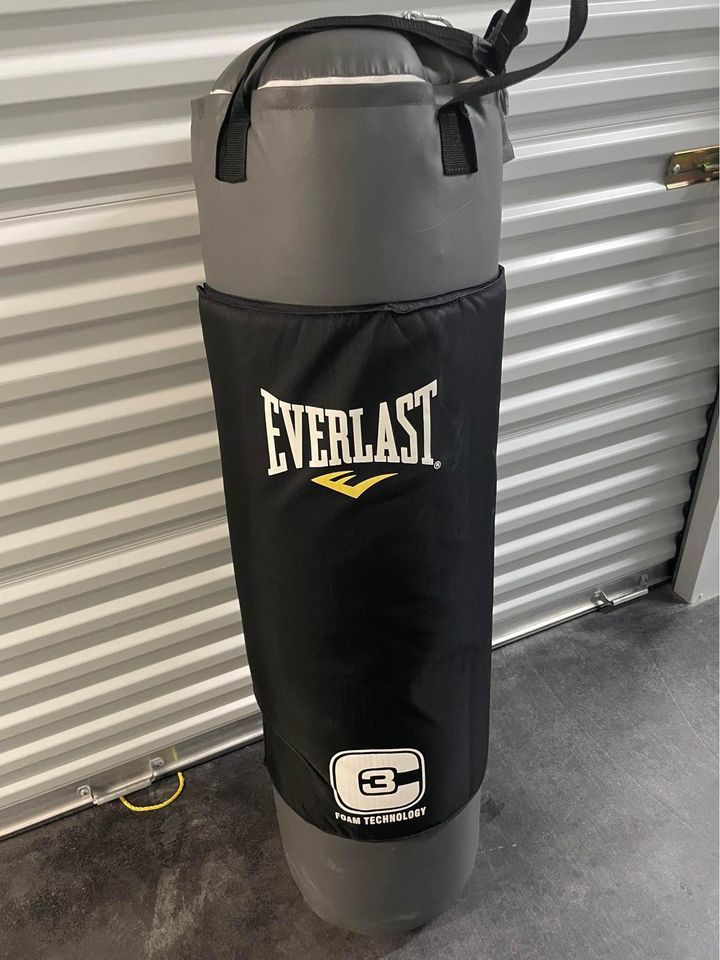 Class-A/B 2 ohm Stable Monoblock Amplifier RMS Power Rating: 4 ohms: 175watts x 1 chan. 2 ohms: 275 watts x 1 chan. 1 ohm: ————N/A———— Total power out