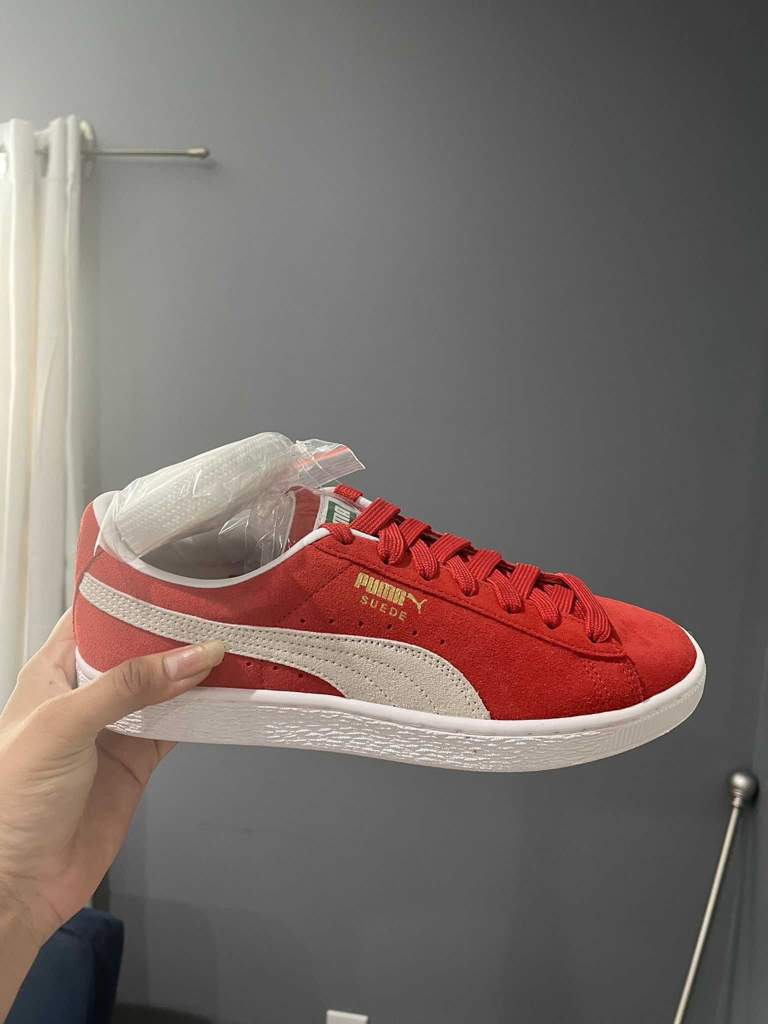 Pumas Red Suede Classic XXI