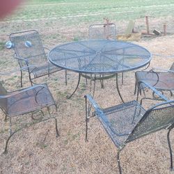 Iron Patio Table And 5 Chairs