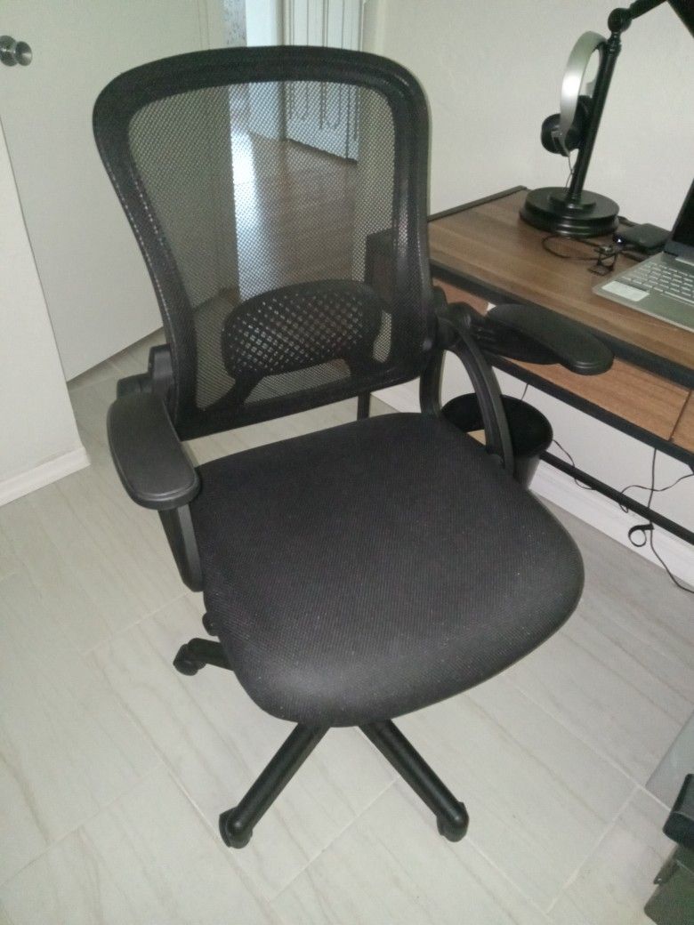 MESH OFFICE CHAIR