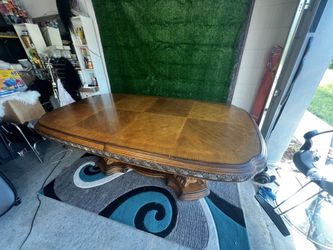 AICO Dining Table – Excellent Condition
