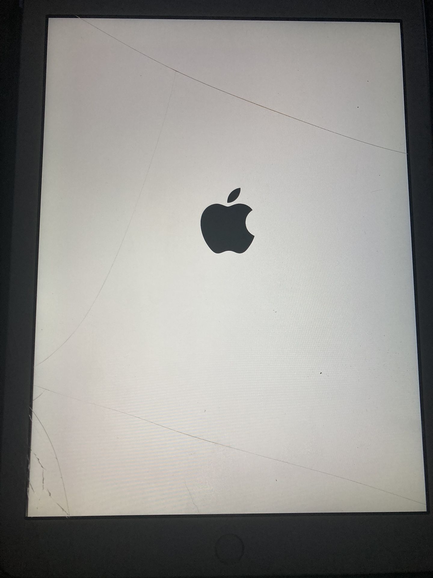 6th Gen 32gb iPad Wi-Fi + Cellular (cracked screen)