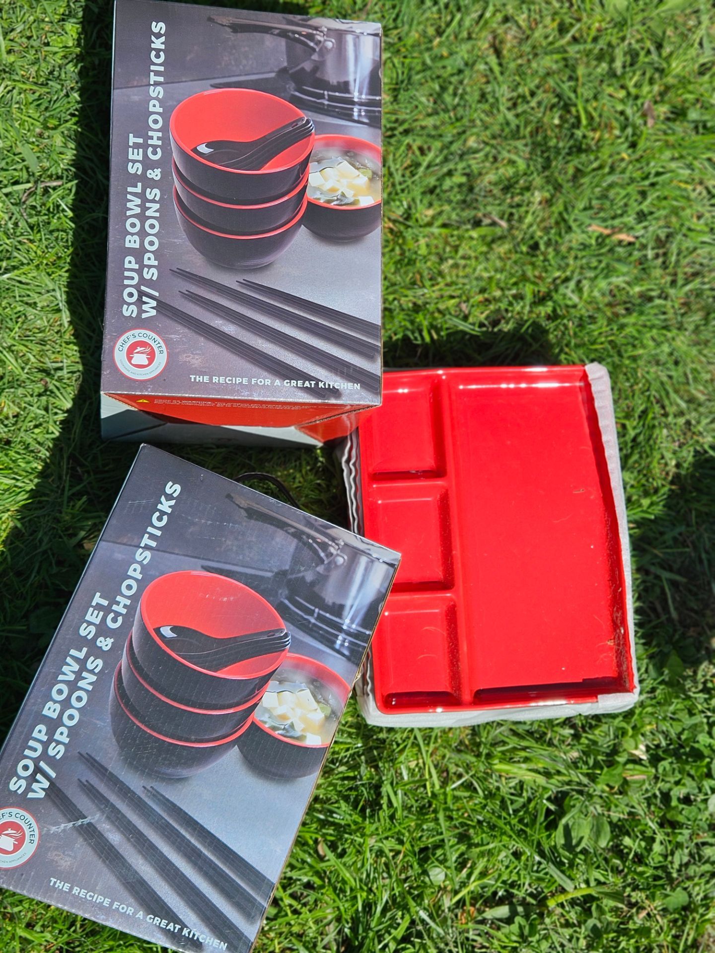 Black and red dishes