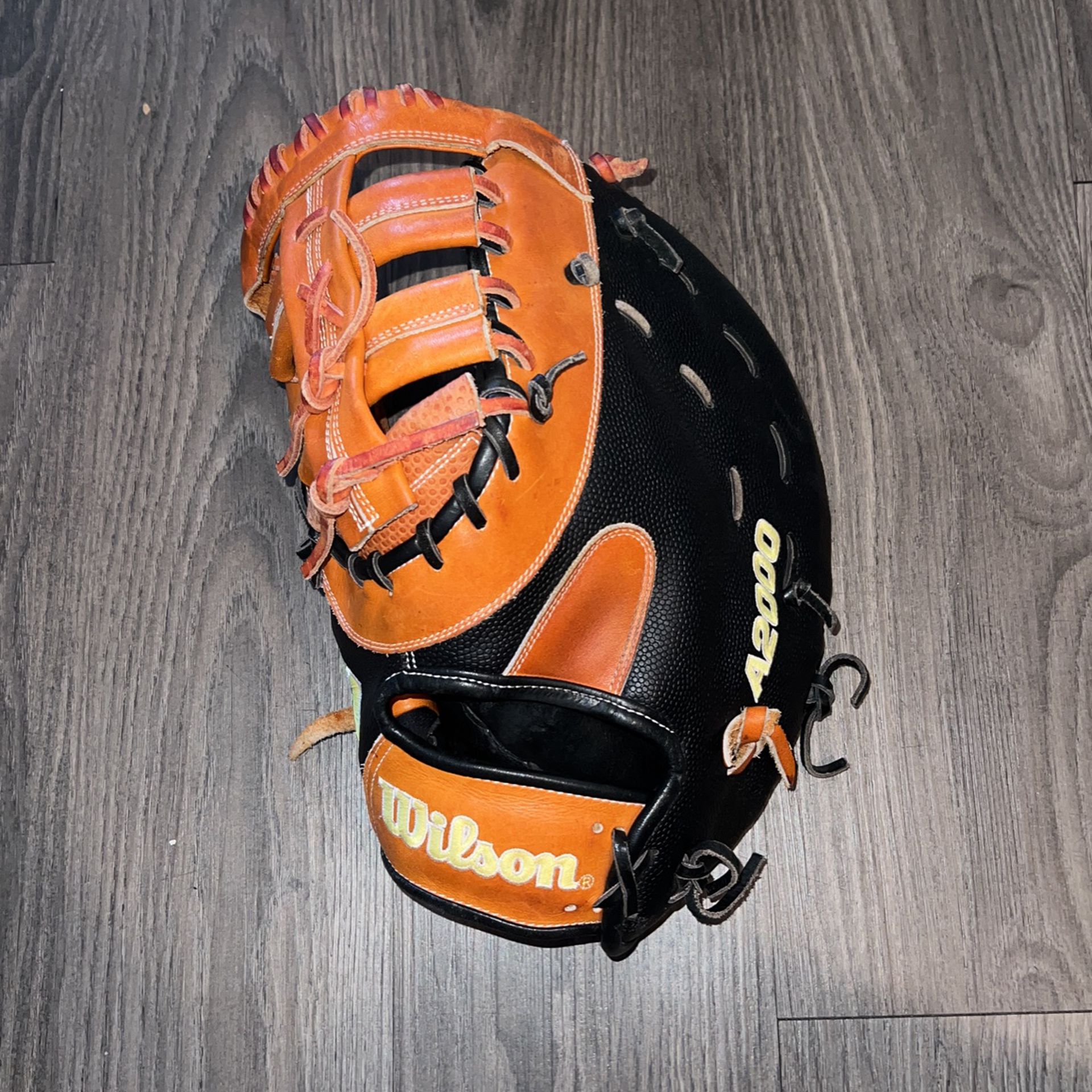 Wilson A2000 Lefty First Base Glove