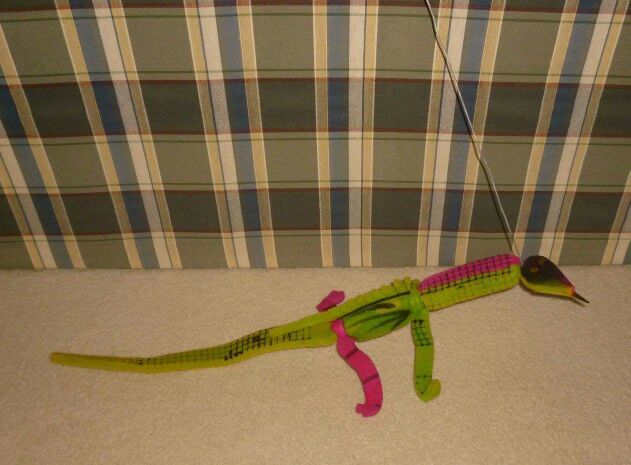 Foam Walking Lizard w/ Coat Hanger Wire Type Leash