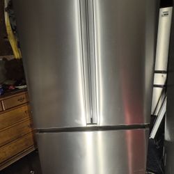 Refrigerator Hisense