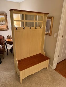 Hanging with bench storage