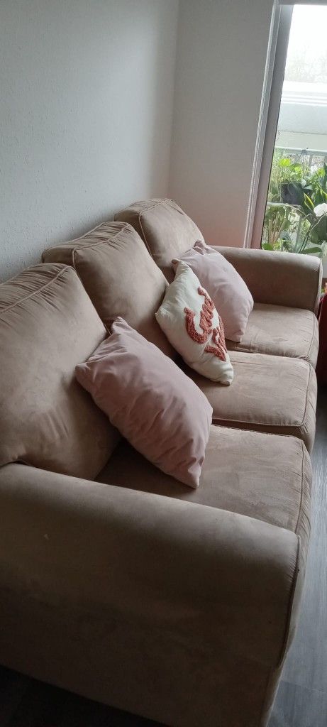 Sofá In Excellent Condition 90$