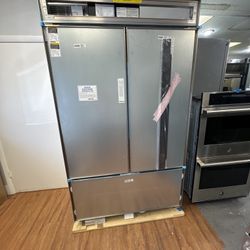 Sub-zero Refrigerator Bottom Freezer 48” Inch Panel Ready Brand New Open Box