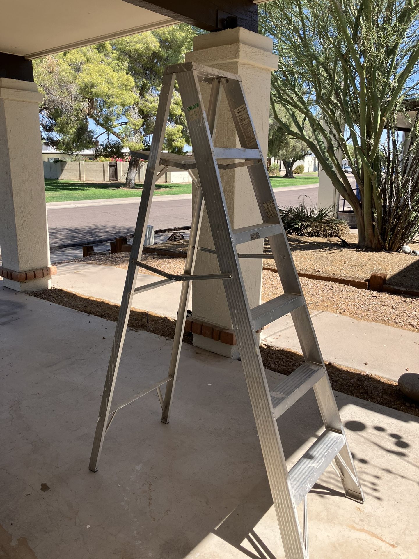 6 Ft Aluminum Ladder