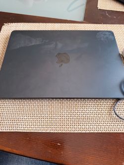 Apple MacBook M2