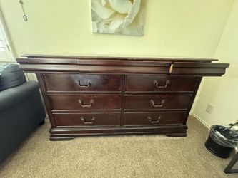 Dresser no mirror