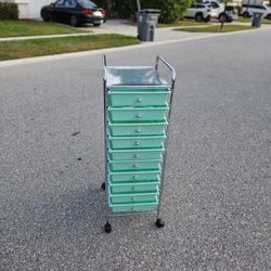 10 DRAWER  CART LIKE NEW ON WHEELS
