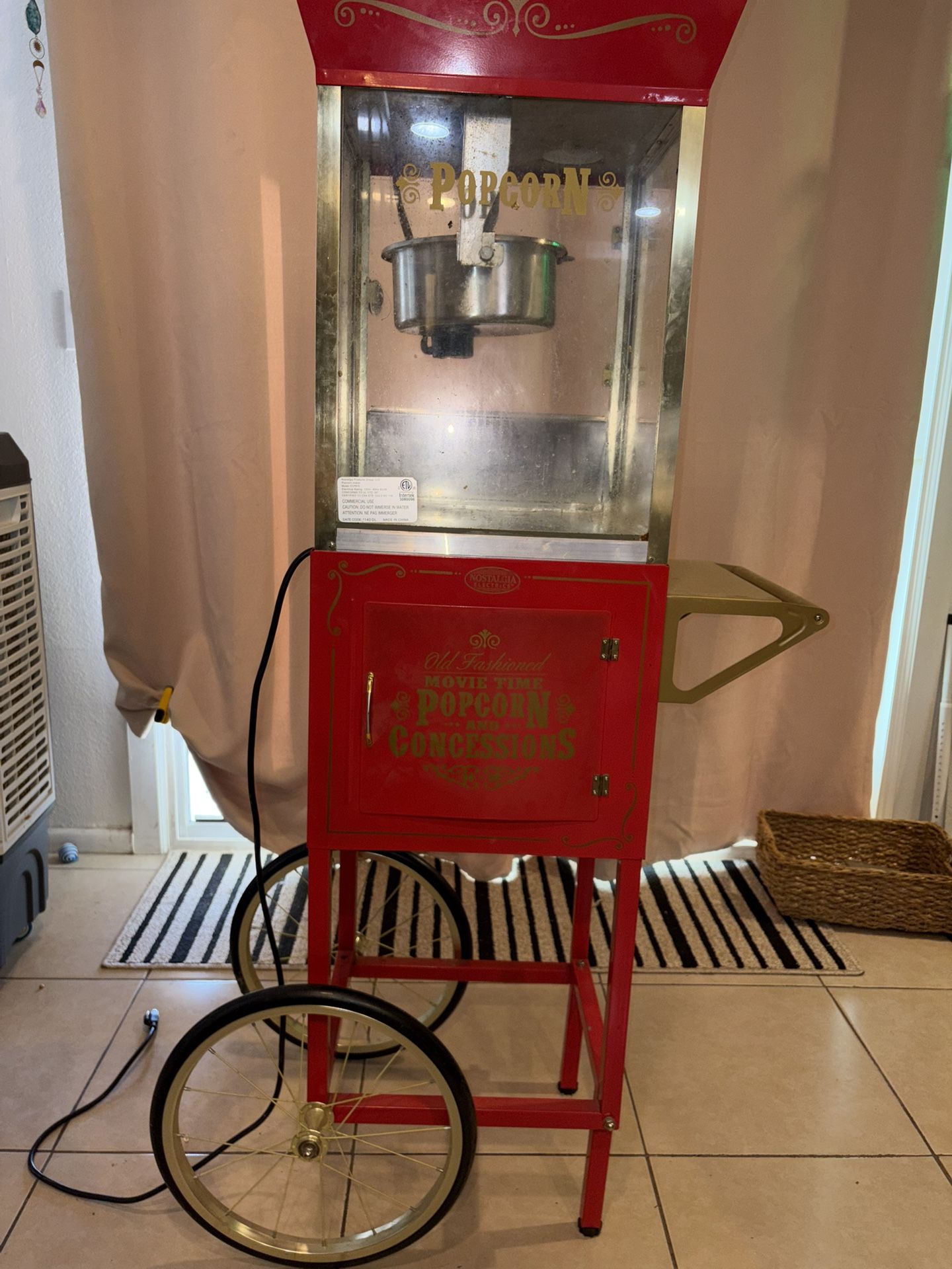 Vintage 10-Ounce Professional Popcorn & Concession Cart