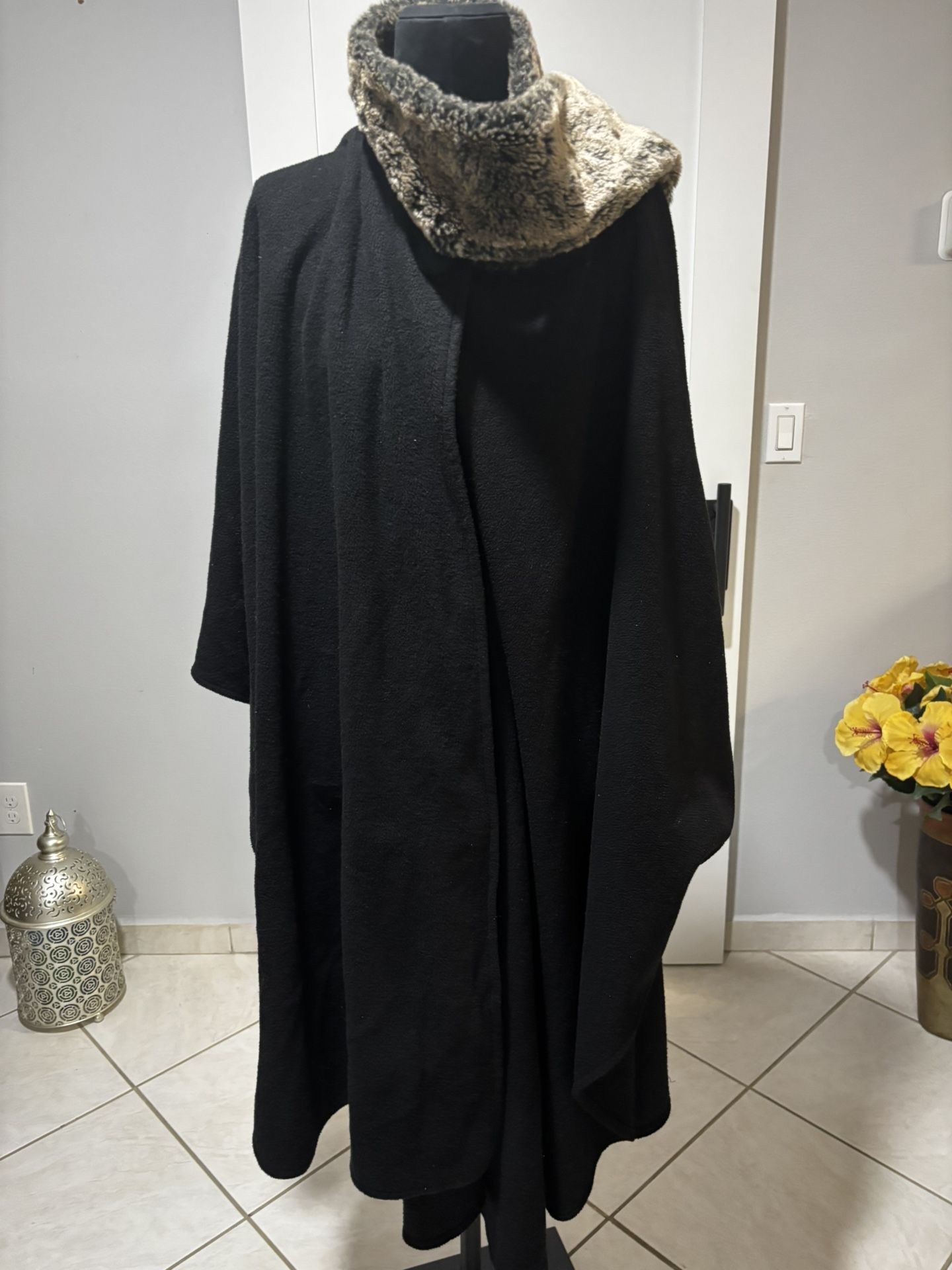 Women’s Cape / Poncho