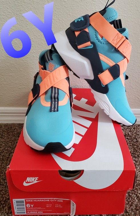 Nike Huarache Size 6Y