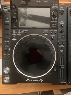 Pioneer DJM-900NXS2 and pair of CDJ-2000NXS2