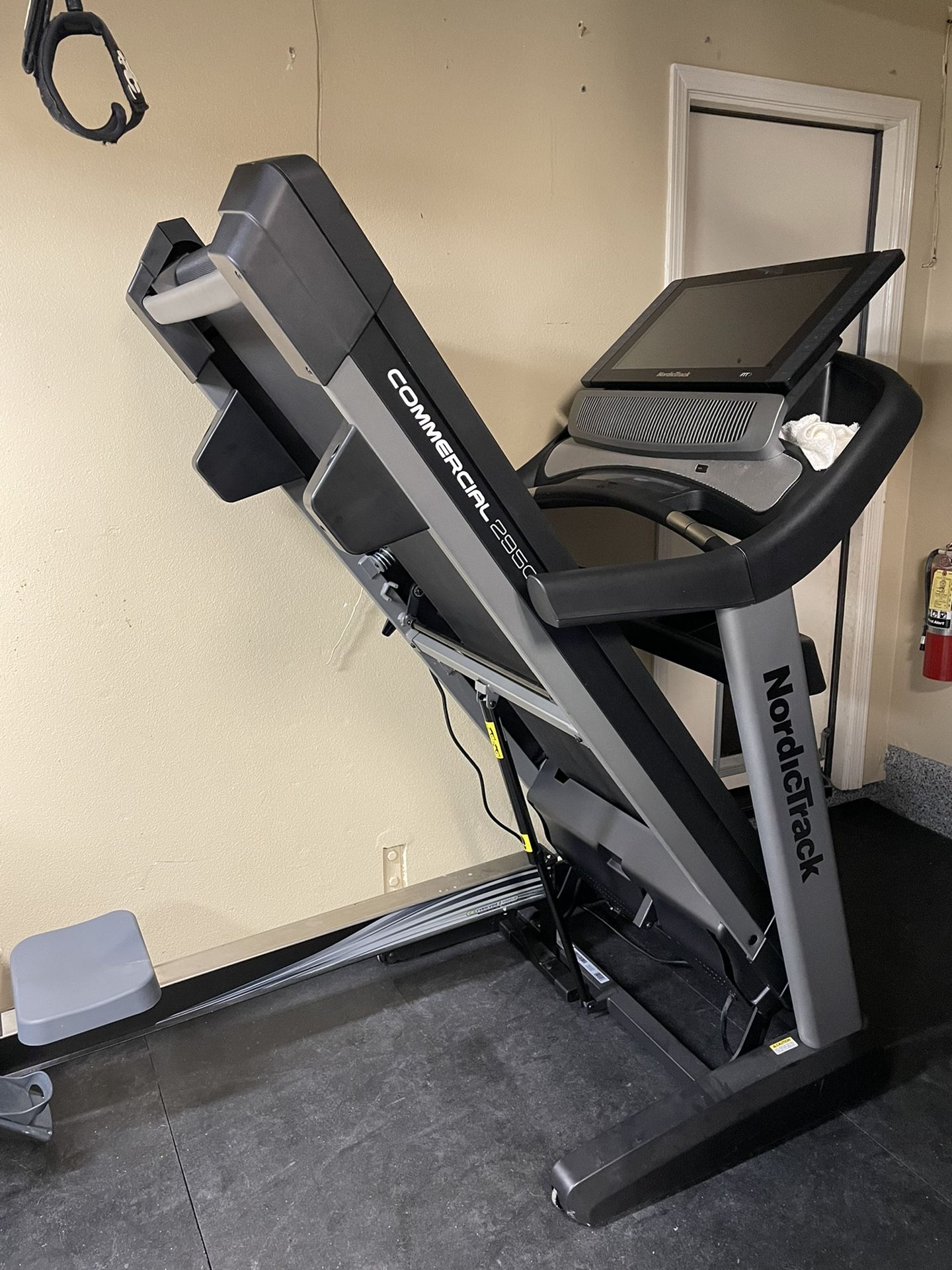 NordicTrack 2950 Commercial Treasmill - Like New