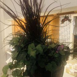 Artificial plant arrangement