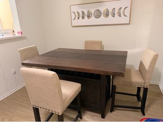 Dining table/ set of 4