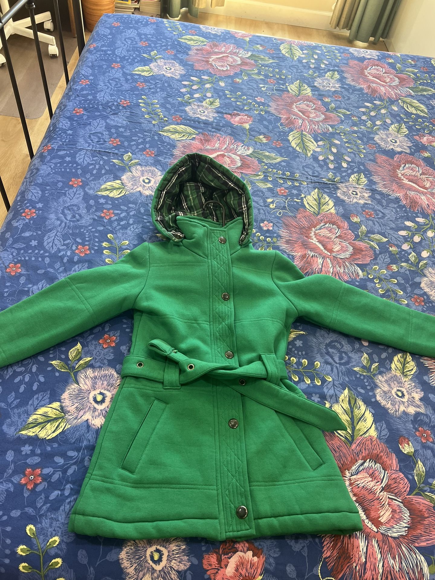 Green Color Hoodie Jacket For 6 To 8 Years Old Girl