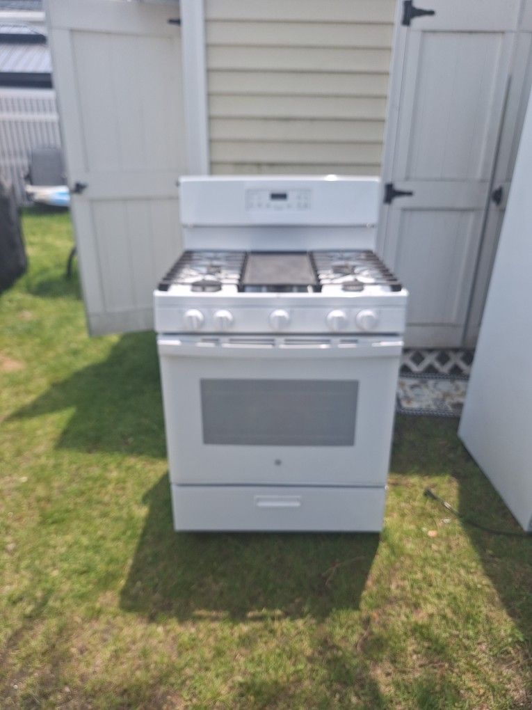 GE Gas Stove