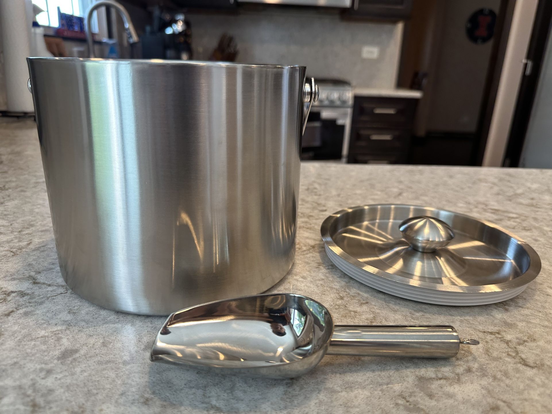 Stainless Steel Ice Bucket with Lid & Scoop – 3 Liter, Double Wall Insulated