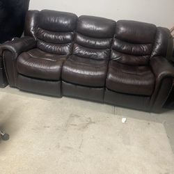 Recliner sofa good condition it ‘s Leather 