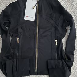 DEFINED BLACK JACKET WITH GOLD ZIPPER 