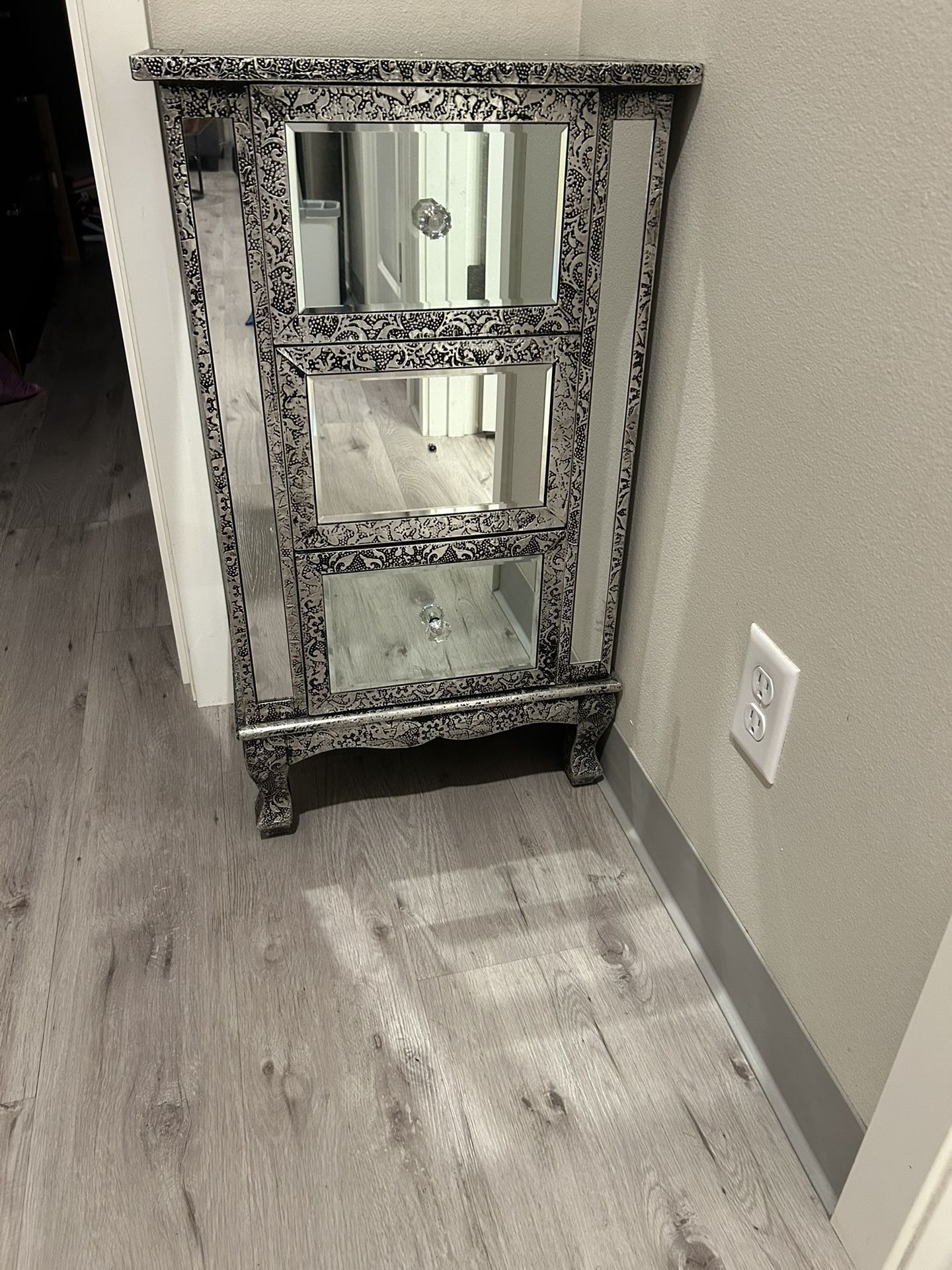 MIRRORED 3 DRAWER NIGHTSTAND/END TABLE