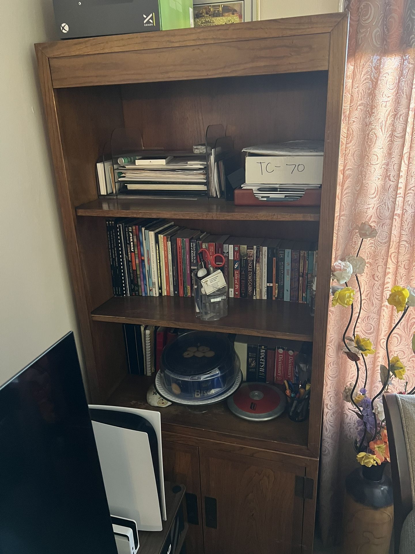 2 Bookshelves