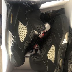 Jordan 5 Black Metallics 