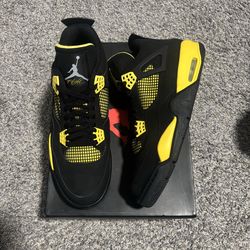 Jordan 4 Thunder 2012