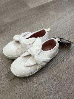 NWT Oshkosh B’gosh Hilda white slip on toddler girls sneakers- shoes size 10