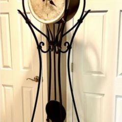 Howard Miller cast iron clock I know nothing about it